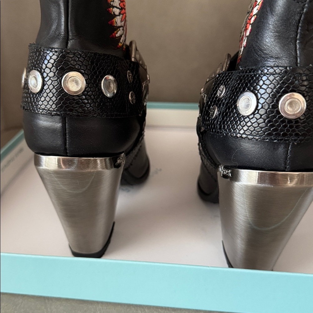 Black Boots with Skull and Wing Embroidery - Picture 6 of 6